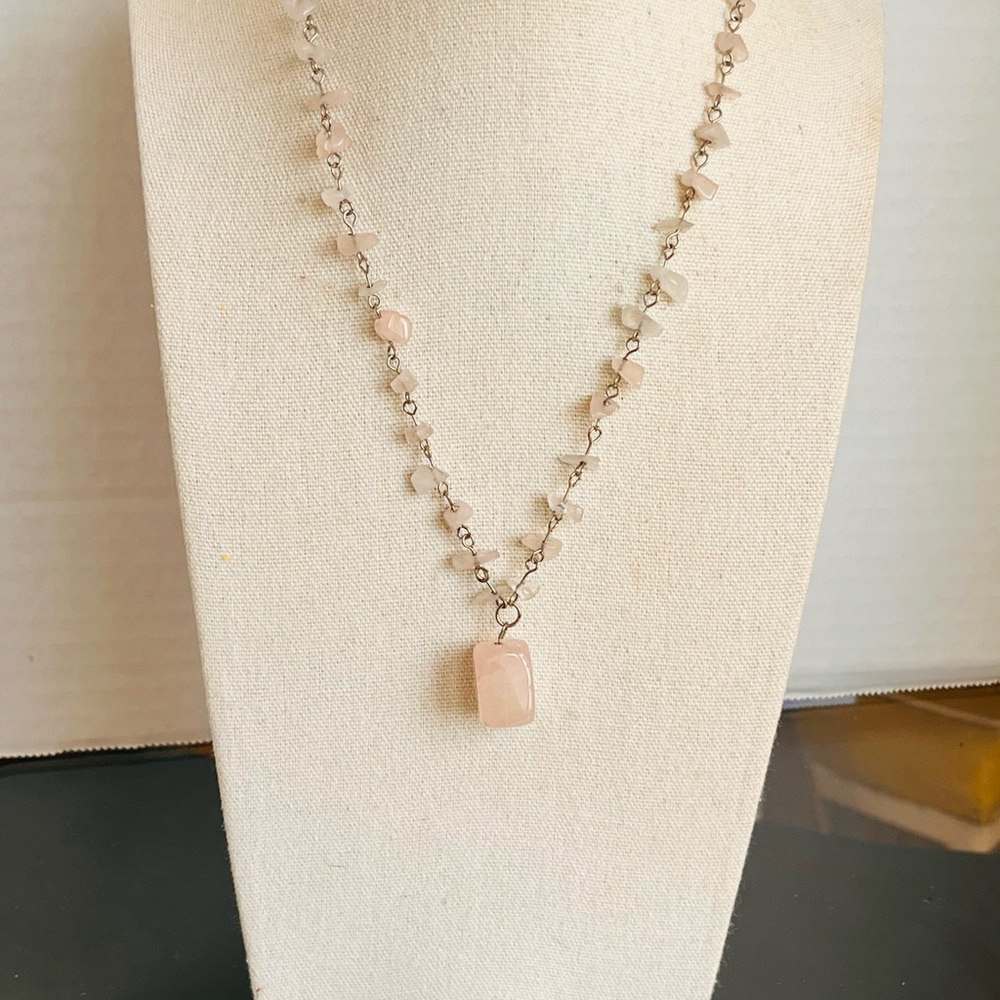 Rose Quartz Chip Necklace w Rectangular Pendant 17-19”